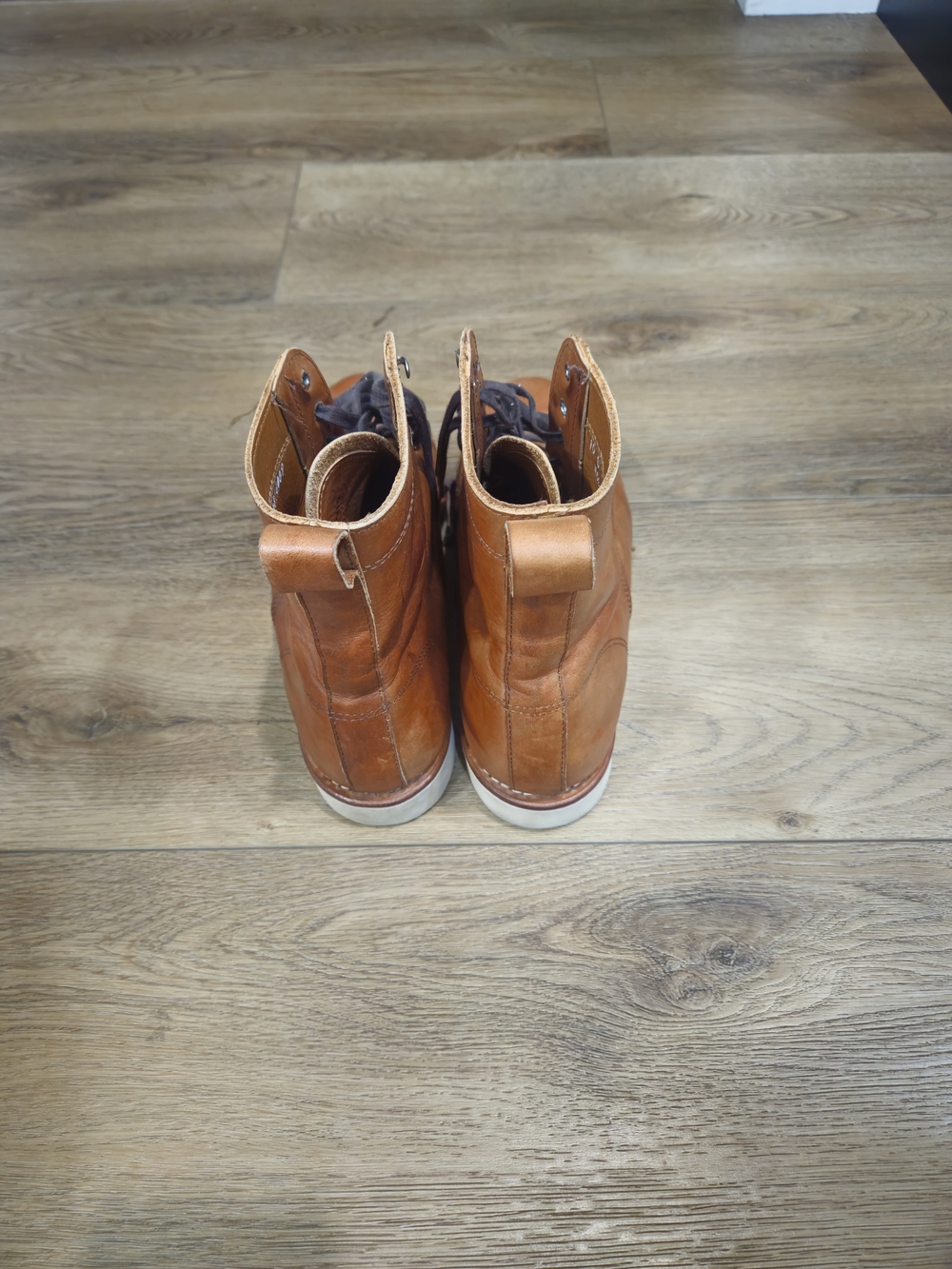 Helm Men's Hunter Premium Leather Lace-Up Boots in Teak with Vibram Sole. - Picture 2 of 5